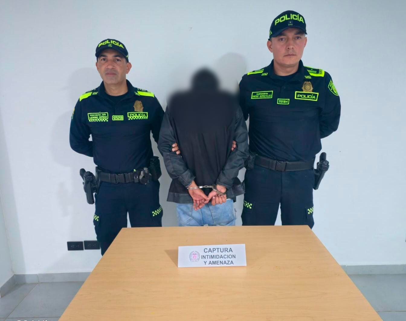 Policía Nacional de Colombia captura a hombre por amenazas en Zapatoca