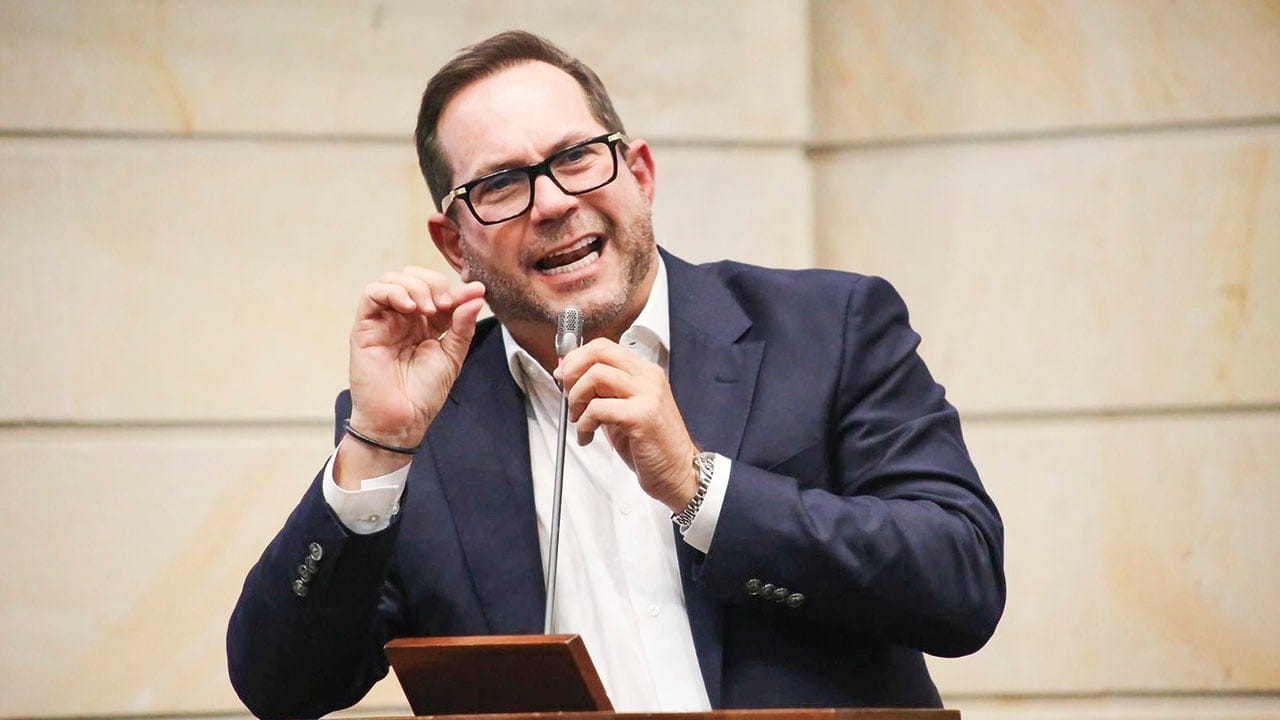 Congreso aún no decide qué pasará con la curul del senador uribista condenado por corrupción