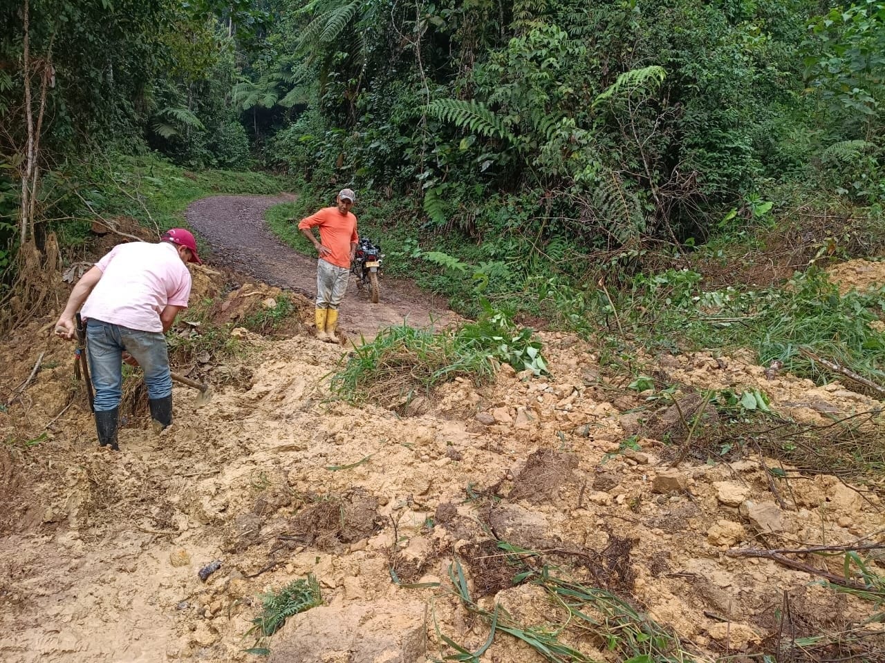 Derrumbes afectan vía entre Zapatoca y San Vicente de Chucurí