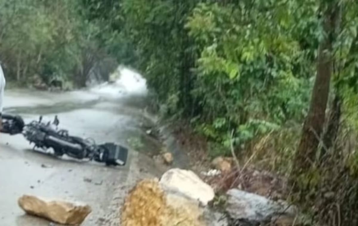 Roca desprendida de una montaña mató a un motociclista
