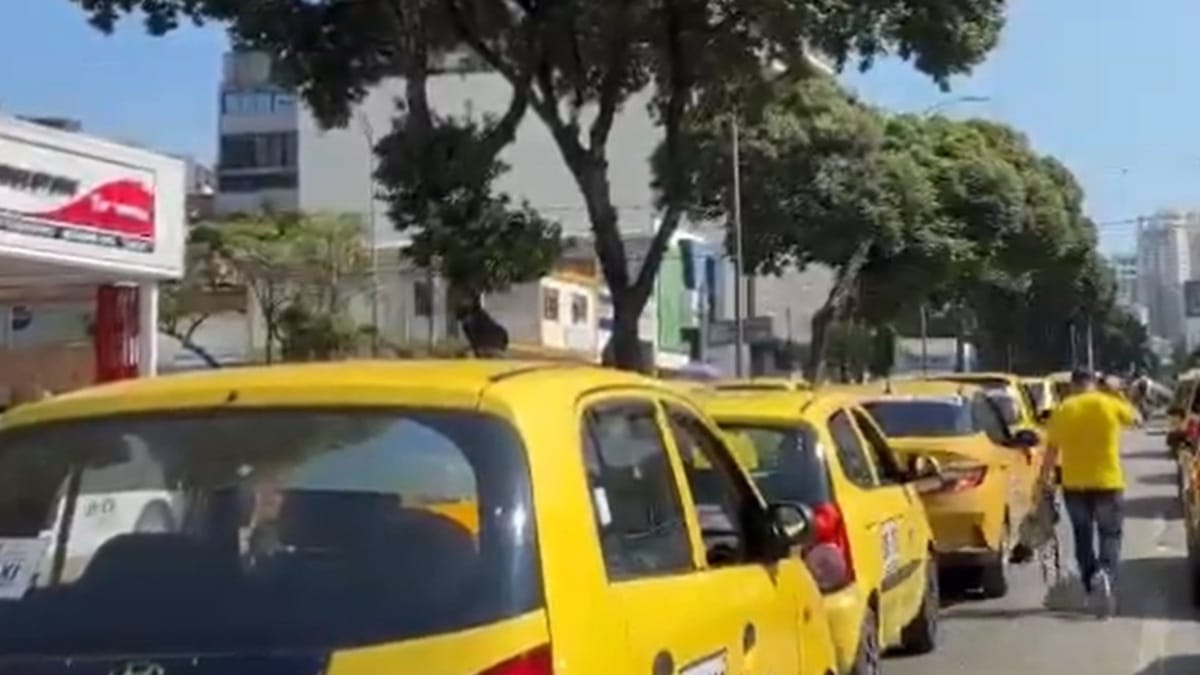 No hubo acuerdo y taxistas se tomaron la vía al aeropuerto de Bucaramanga