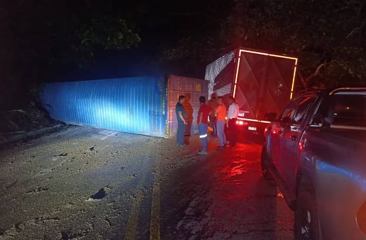 Camionero murió tras accidente en la vía  Bucaramanga – San Alberto