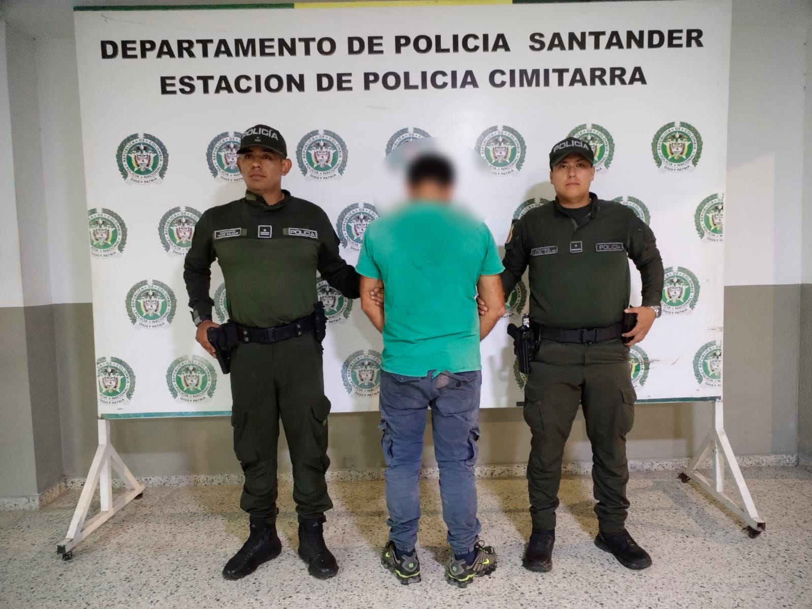 Capturan a hombre por transportar madera ilegal en vía nacional de Cimitarra