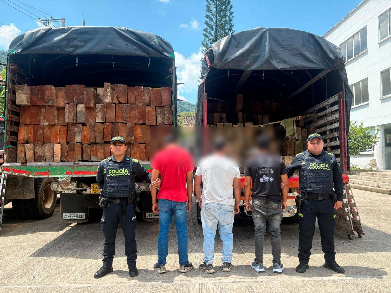 Capturan a tres personas por explotación ilegal de madera en zona rural de Rionegro