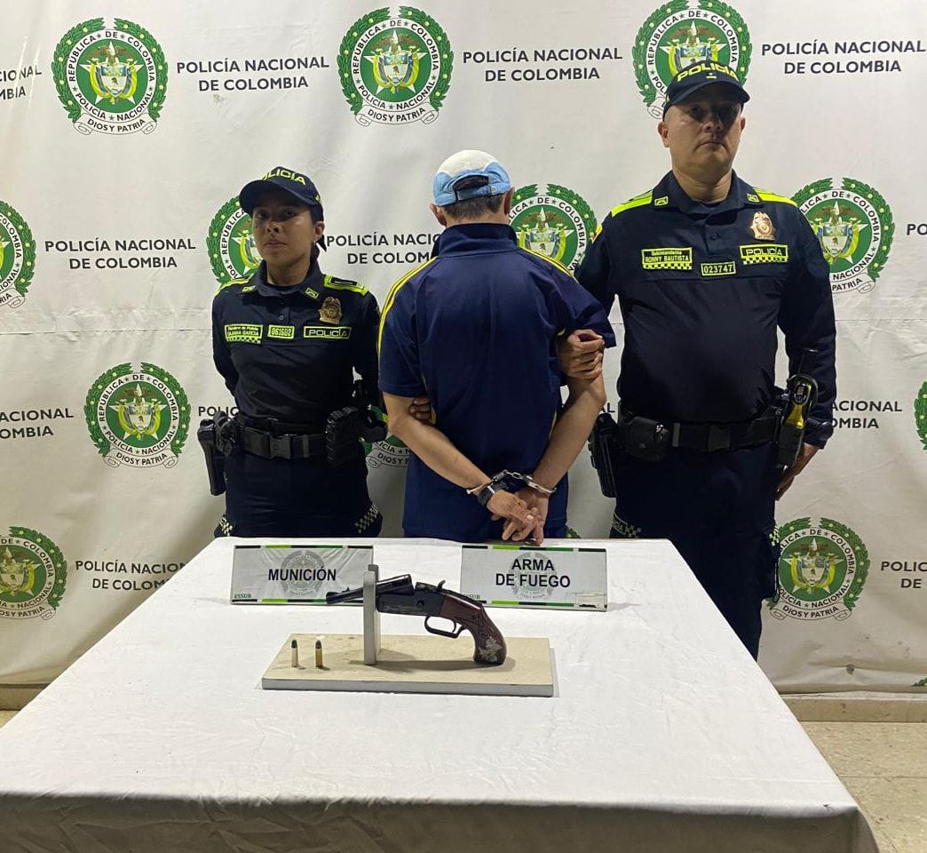 Iba armado y se encontró con un  procedimiento policial y no tuvo escapatoria