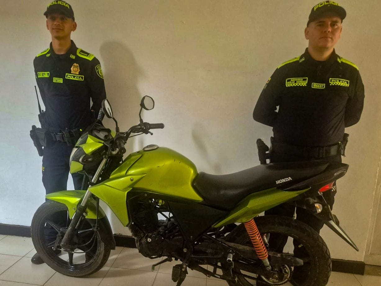Policía de Santander recupera motocicleta en Lebrija hurtada en el Cesar