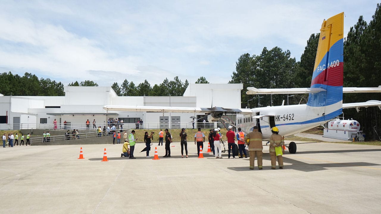 Fortalecer la integración del centro con el nororiente del país Satena inaugura nueva ruta San Gil - Bogotá con escala en Medellín