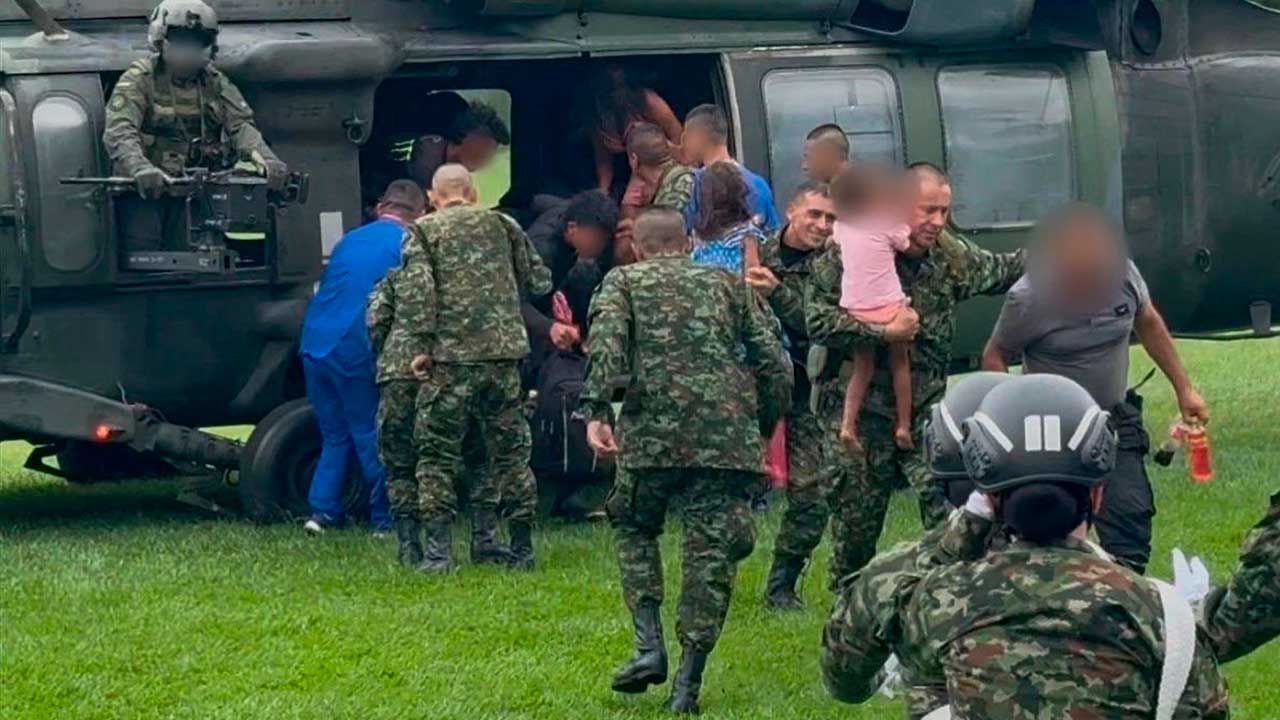 Ejército rescató a cinco niños perdidos en la selva: sus padres los internaron en la manigua antes de ser secuestrados por las disidencias