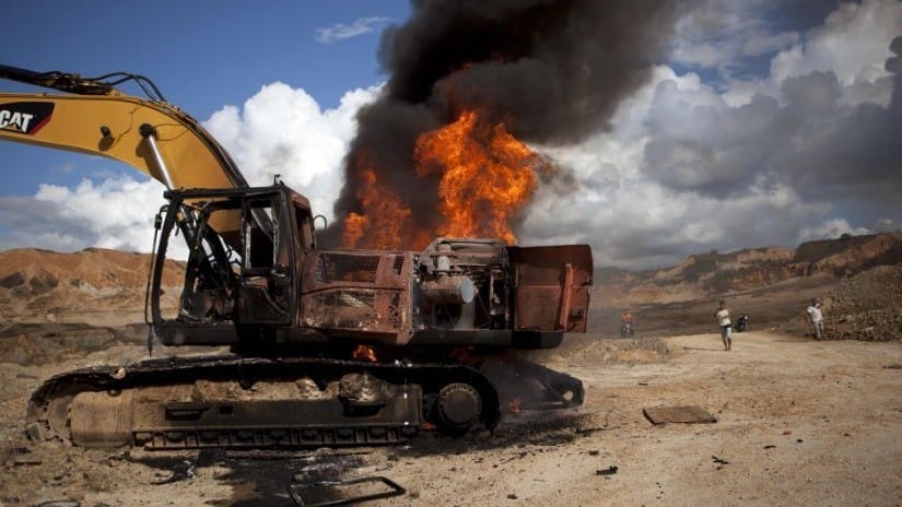 Maquinaria incautada a narcos y criminales ya no será destruida, será llevada a los campesinos