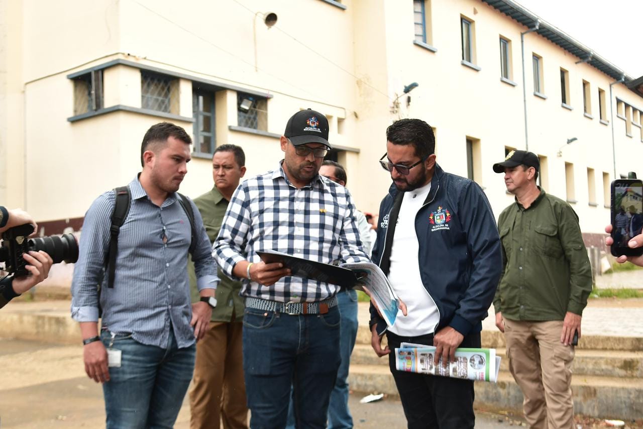 Alcaldía exige a contratistas cumplir los tiempos en obras de tres colegios en Bucaramanga