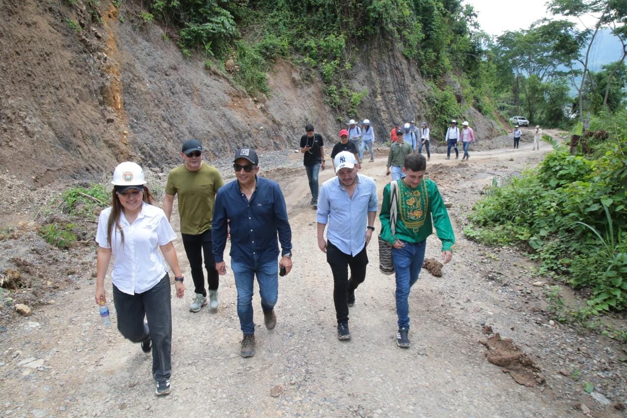 Secretaría de Infraestructura y Diputados de Santander supervisaron obras en la Náutica de Topocoro