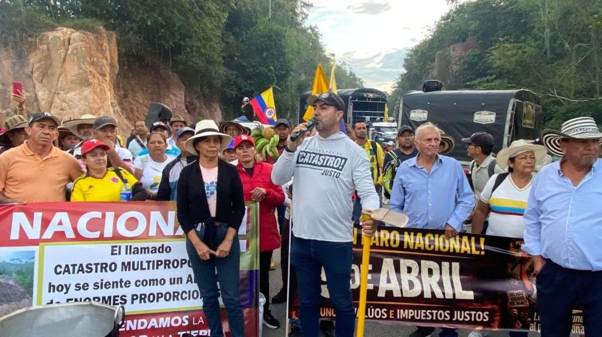 Paso intermitente por una hora en peaje de Lebrija donde hay bloqueo hacia el Aeropuerto