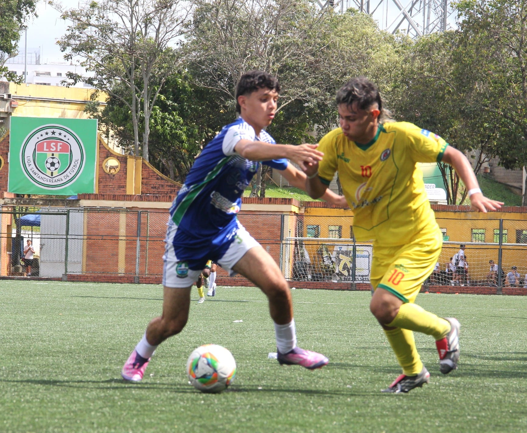 Valioso empate 2-2 de Santander ante Sucre
