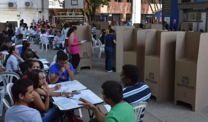 Colombianos a VOTAR para salvar la democracia