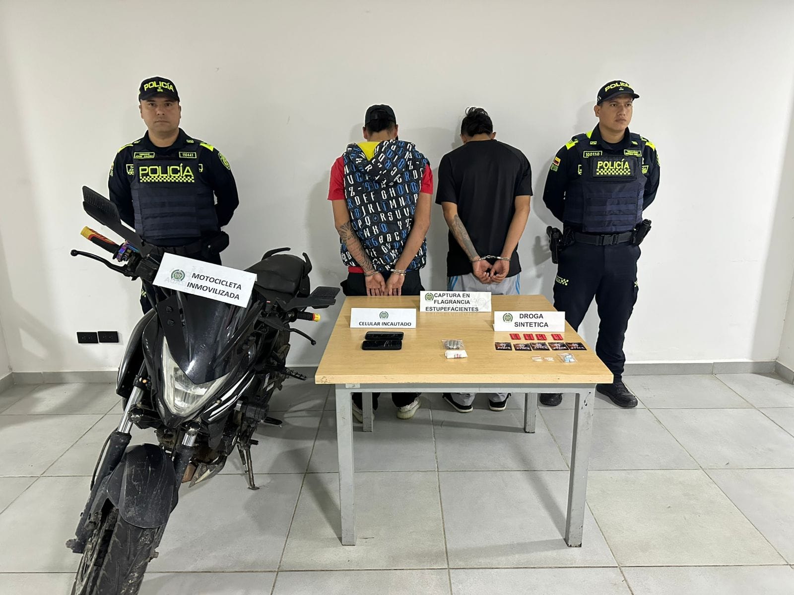 En moto y cargados de droga: así cayeron dos jóvenes en Zapatoca
