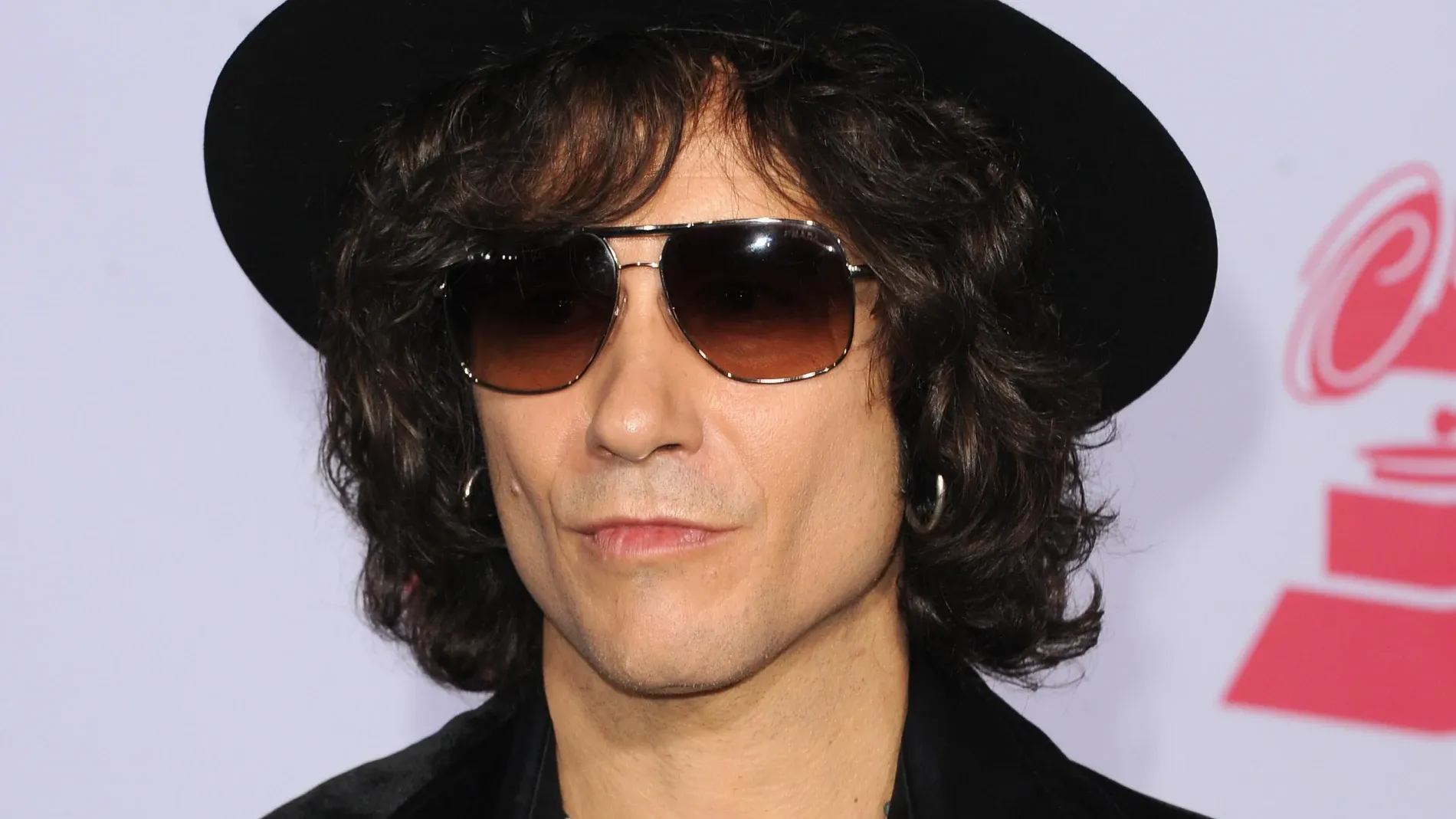 Enrique Bunbury presenta “De un siglo anterior”, un álbum que cierra una etapa en su carrera