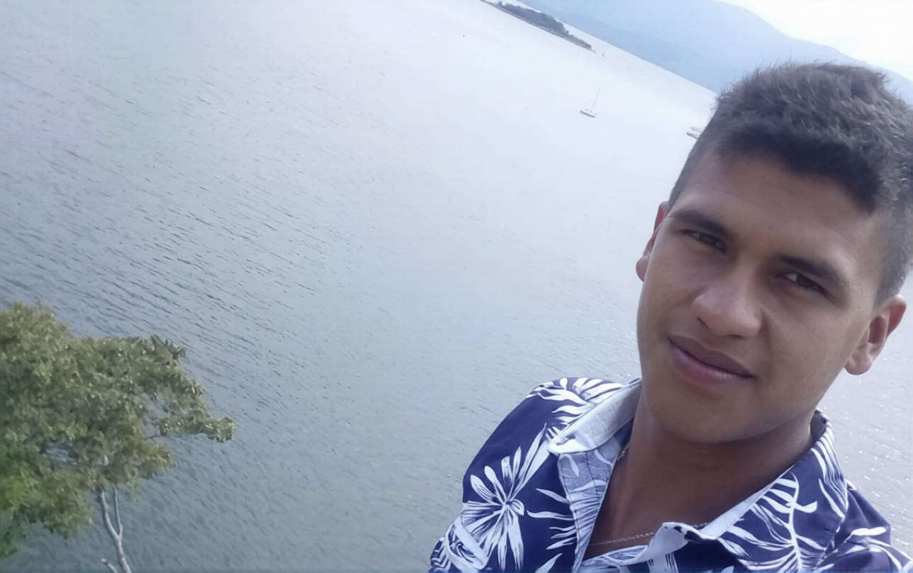 Su ruana se enredó a su motocicleta y murió en el accidente