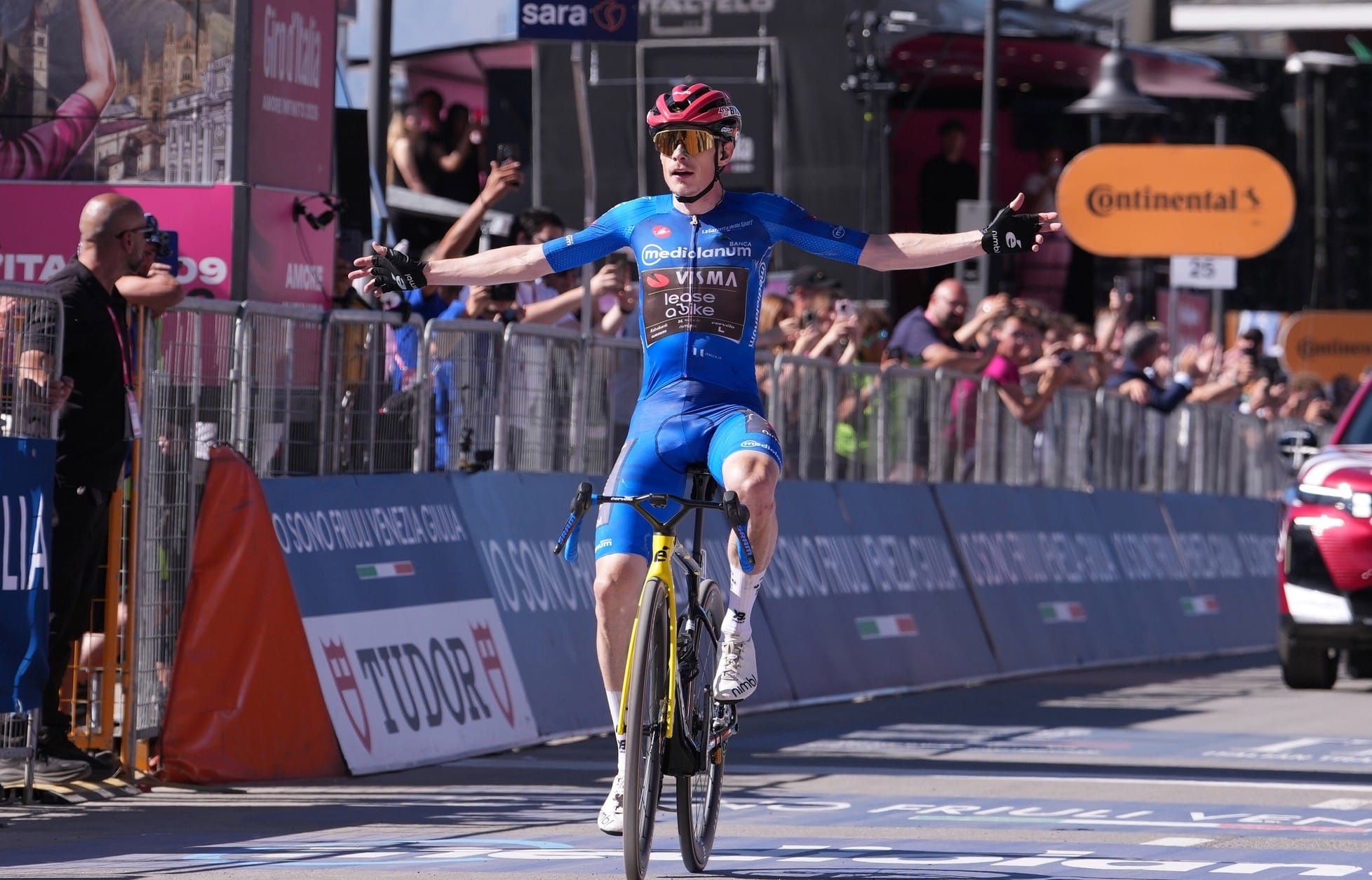 Vingegaard ganó la etapa 14 y es nuevo líder del Giro