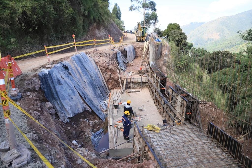 Por fin se destraban obras de la vía San Gil – Charalá – Duitama ¿Será que ahora sí terminan o esperamos más retrasos?