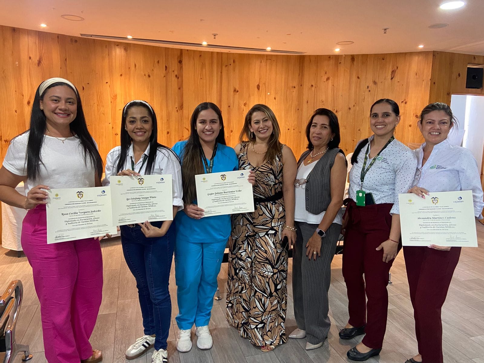 Ceremonia de graduación diplomado funcionarios CUB