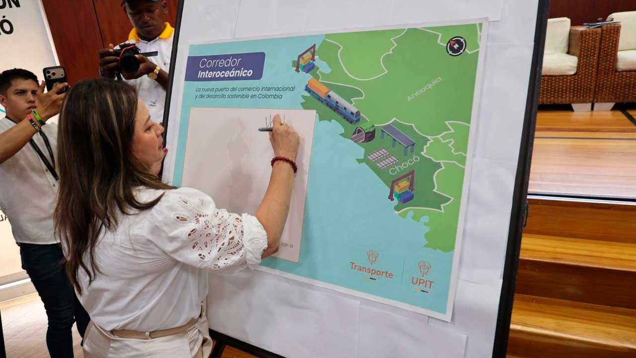 Petro le puso ruedas al proyecto del tren interoceánico