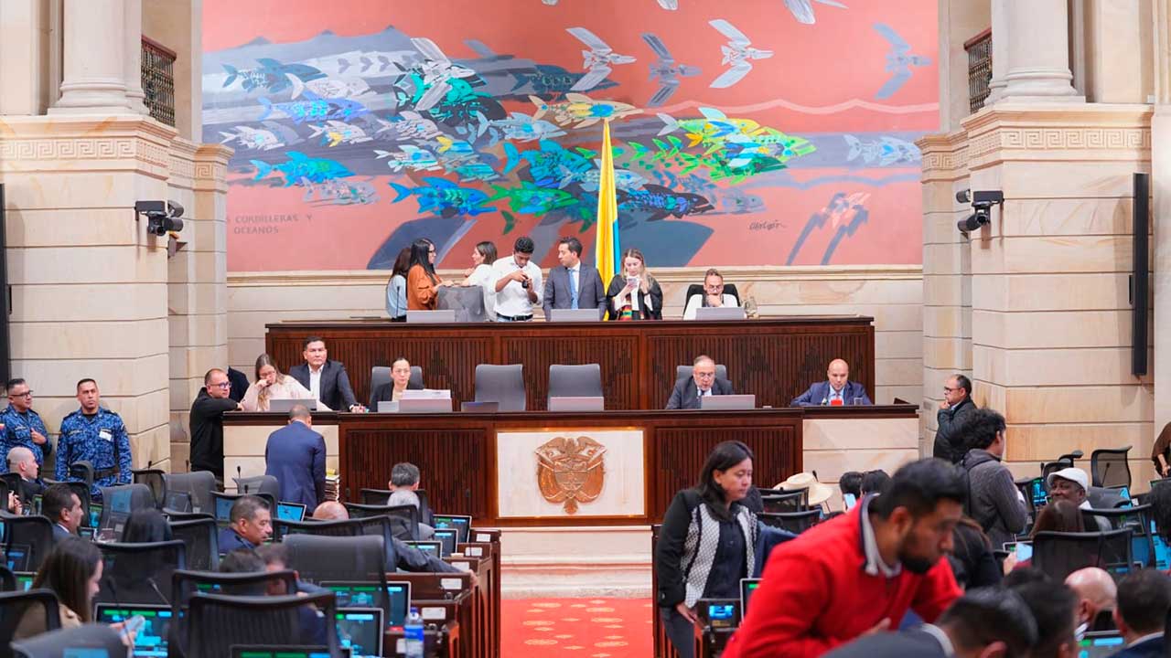 Presidente Petro solicita aplicar ley de inasistencia en comisiones y plenarias de Cámara y Senado