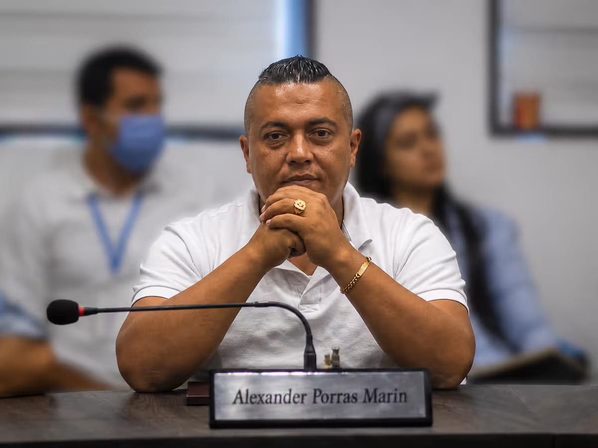 Expresidente de un concejo en Santander se apropió del erario, ahora la infamia se apoderó de él