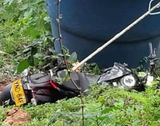 ÚLTIMA HORA: Bumanguesa se salvó de morir al lanzarse de una motocicleta poco antes de que impactara contra un árbol, el conductor falleció