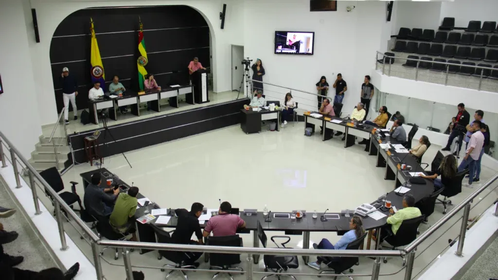 La Asamblea le habla a Santander… pero en voz baja
