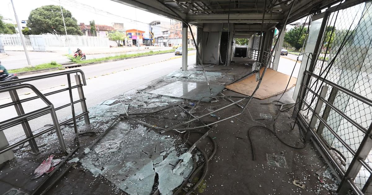 Vandalizada a golpes de martillo estación Provenza de Metrolínea