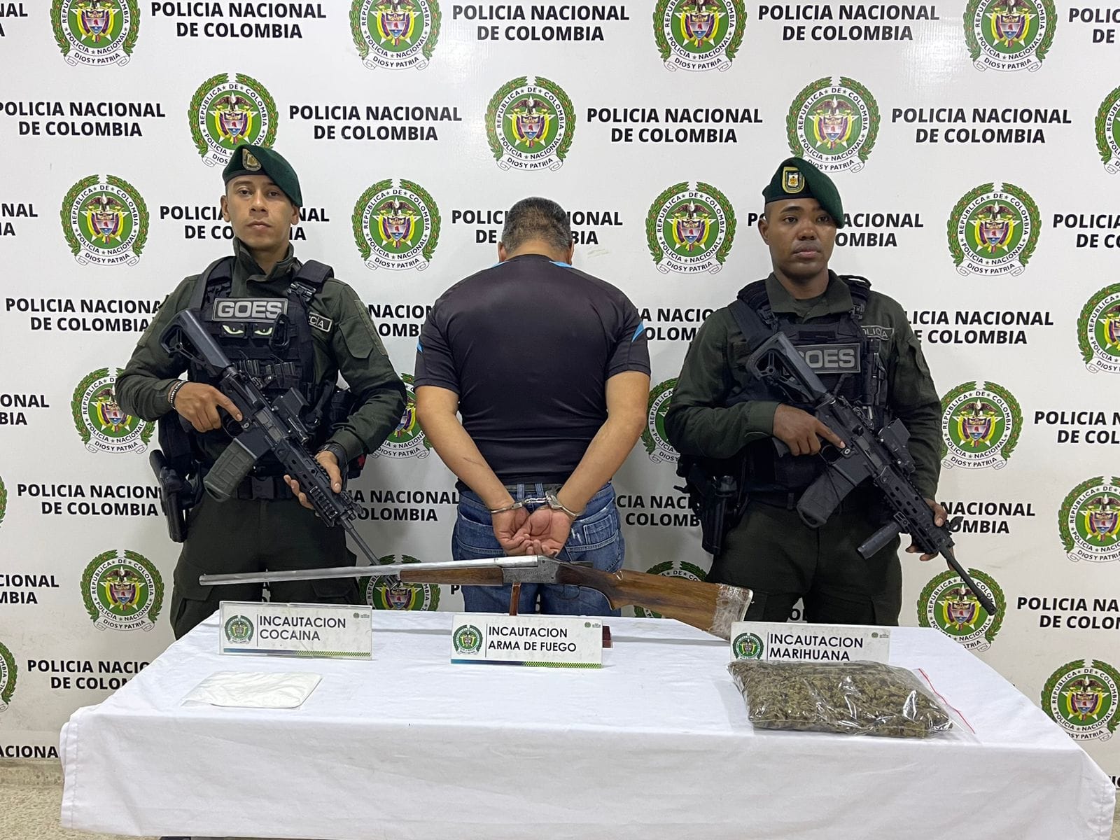 Disparó al aire y le encontraron drogas y armas en Floridablanca