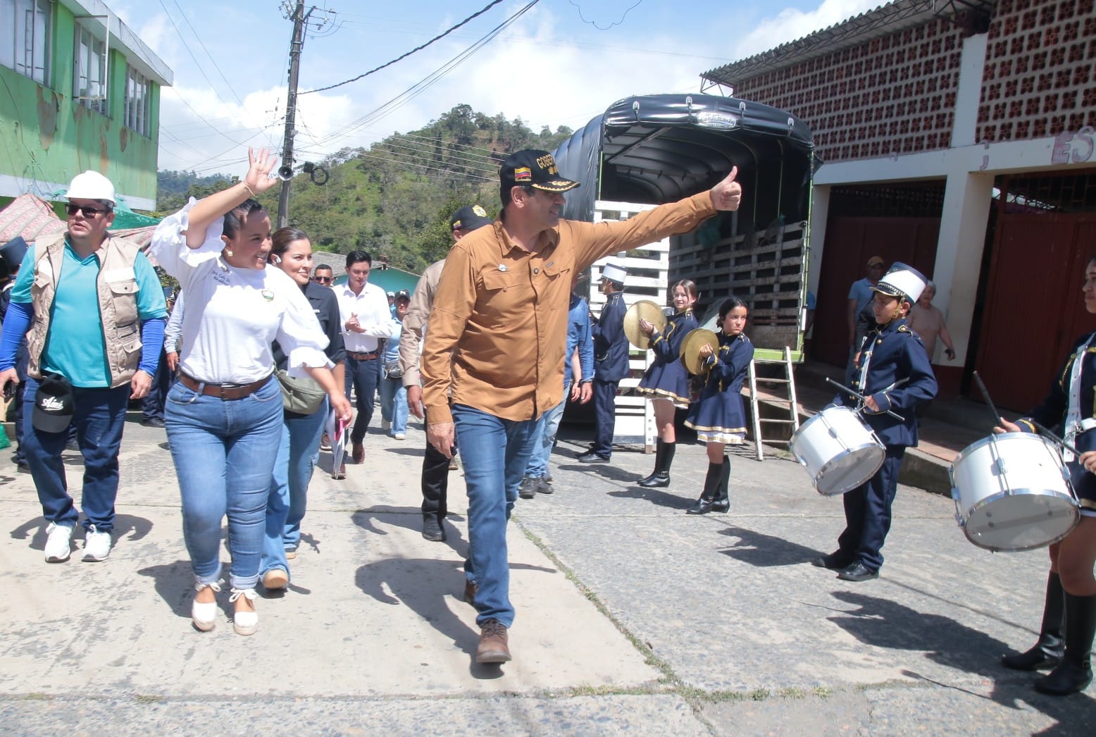 Inspección de varias obras realizó el Gobernador  en Santander