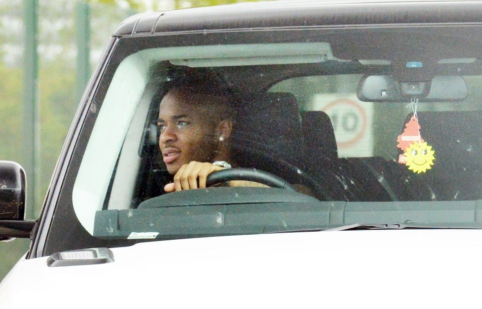 Raheem Sterling fue arrestado  tras accidente y presunta conducción bajo efectos de drogas