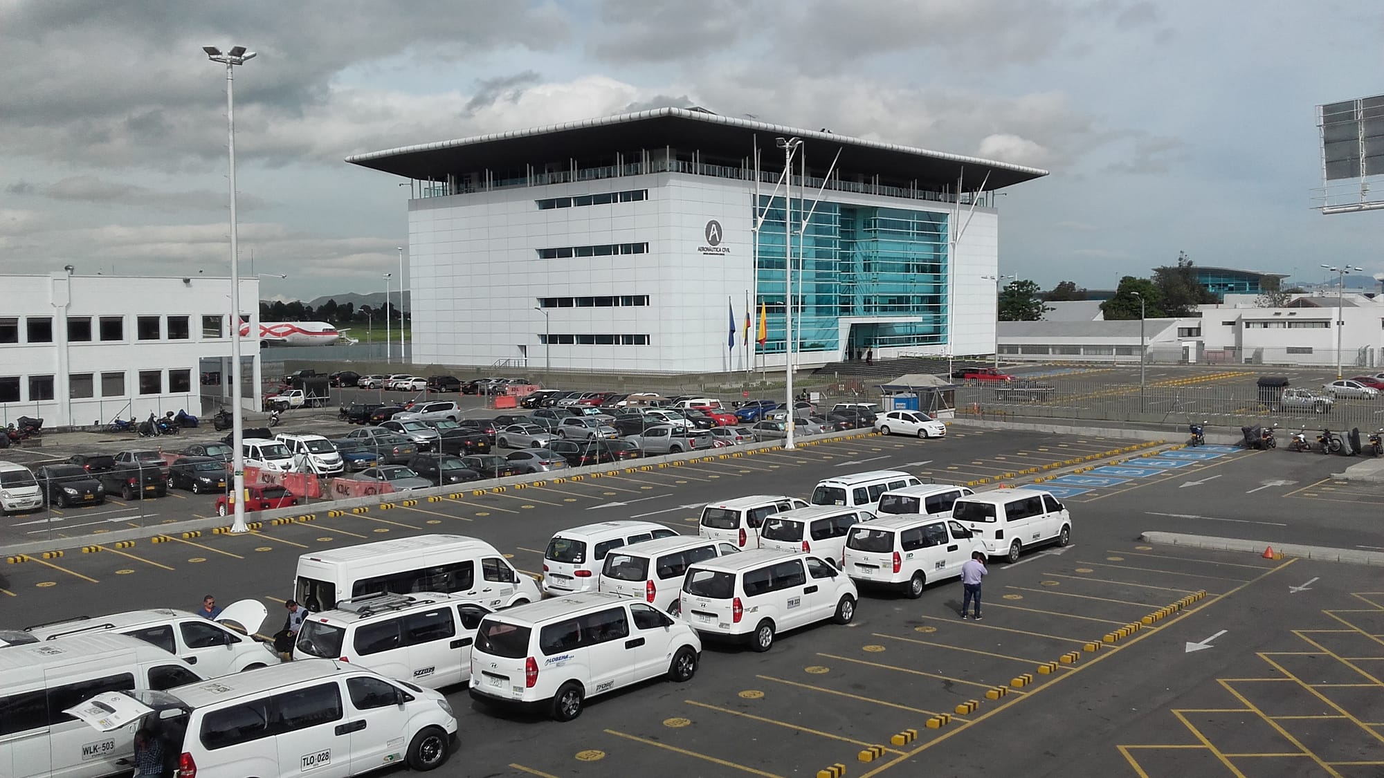 Crecen denuncias por presuntas irregularidades administrativas en la Aeronáutica Civil
