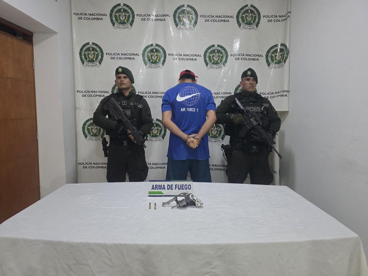Cayó alias “El Gallo” con revólver y municiones en Bucaramanga