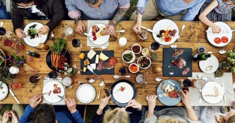 "Comieron, parrandiaron, se fueron y nos dejaron esperando el voto": la rabieta de un directivo del Pacto en el Área