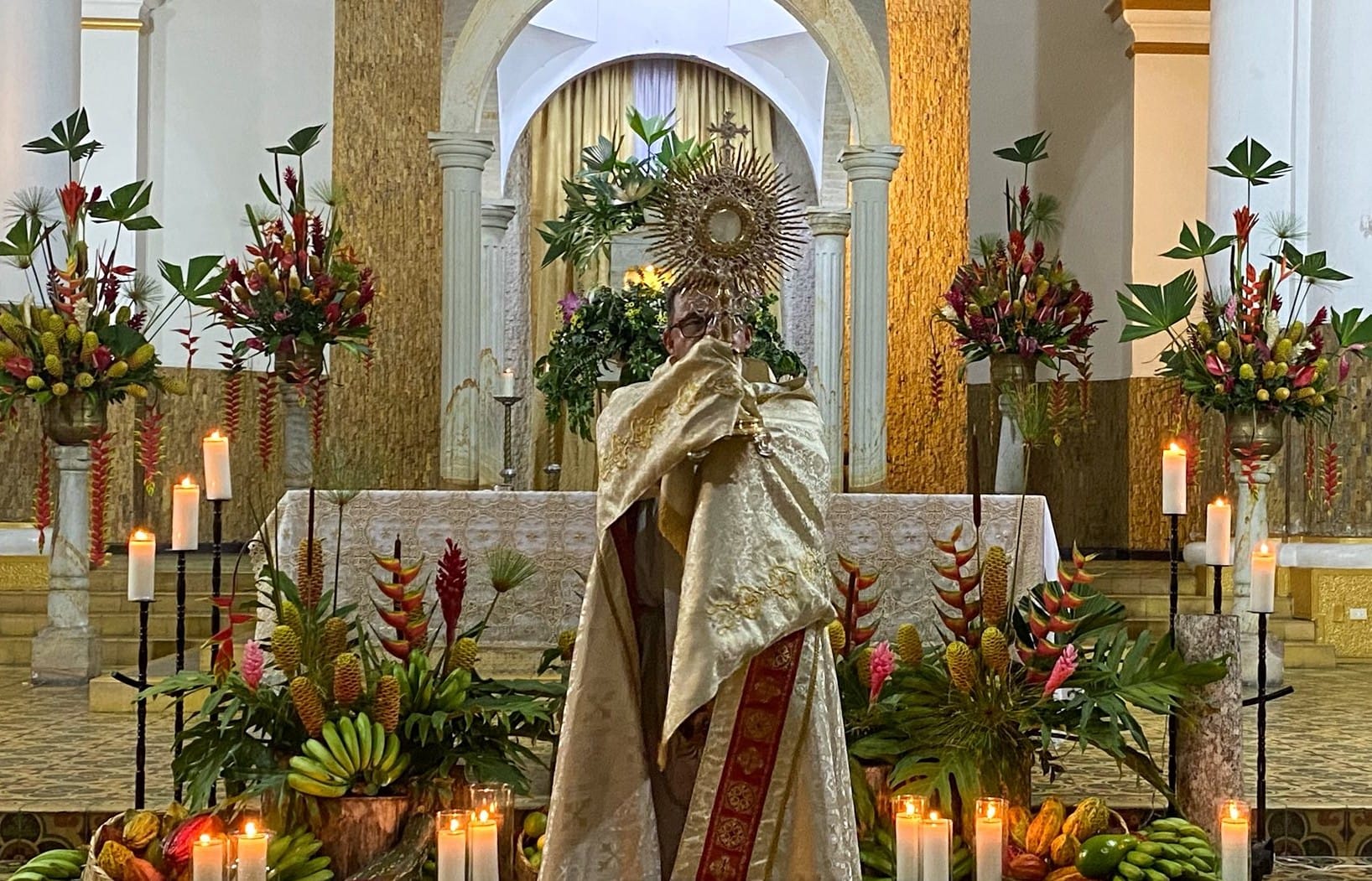 Preparación celebración Corpus Christi en San Vicente de Chucurí