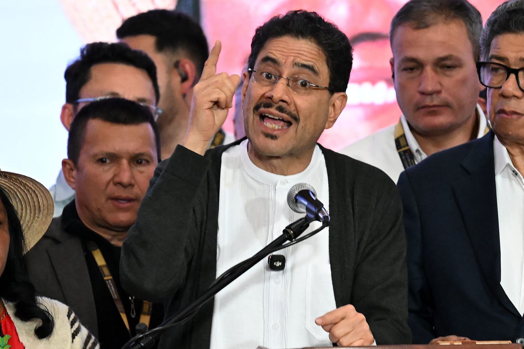 ¡“Dé la cara y debata”! Cepeda reta a Abelardo de la Espriella