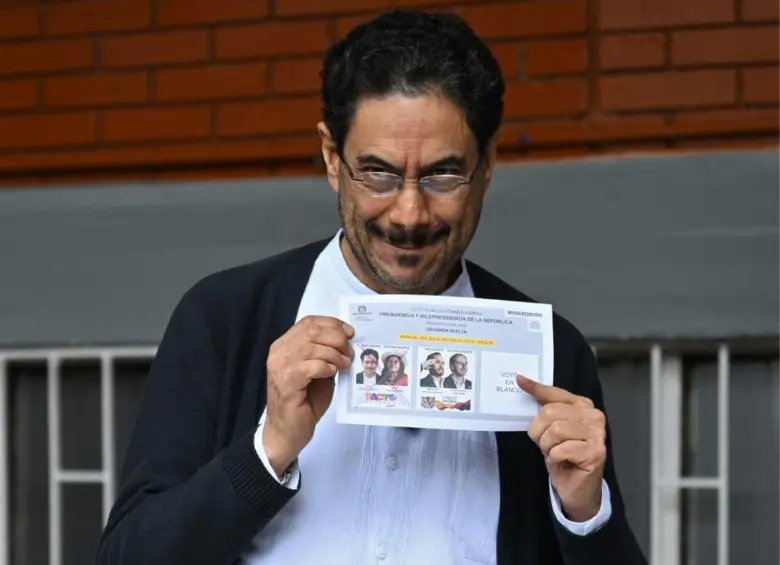 Cepeda quintuplicó su votación en zonas donde hay grupos armados ilegales: ¿solo fue una casualidad?