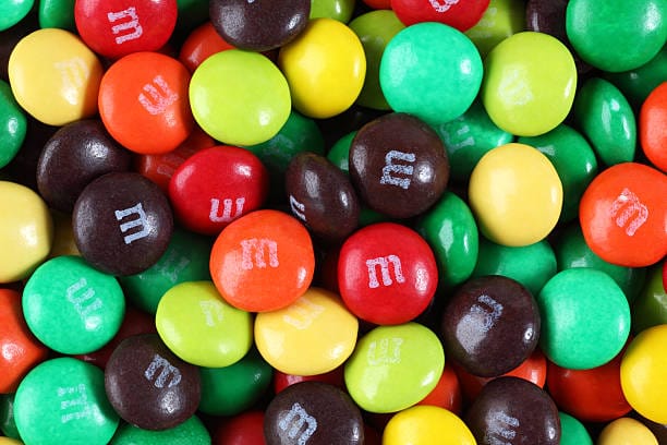 M&M's retirará dos de sus colores más emblemáticos en nueva versión sin colorantes artificiales