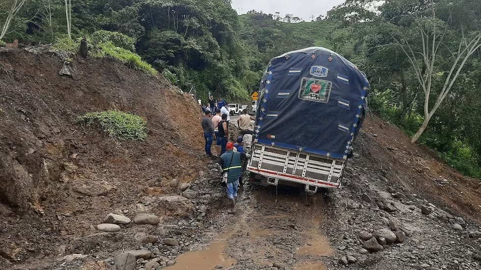 Lluvias causan taponamiento en la Transversal del Carare