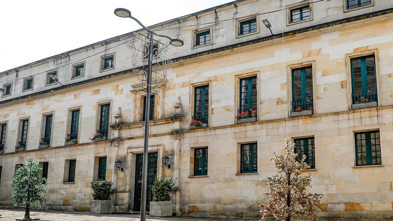 ¿Visa de turismo burocrático? Cancillería reparte embajadas antes de elecciones