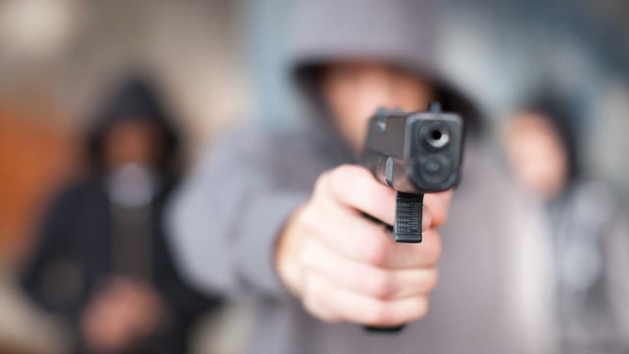 Entregó sus joyas para salvarse, pero terminó baleado en violento atraco en Santander