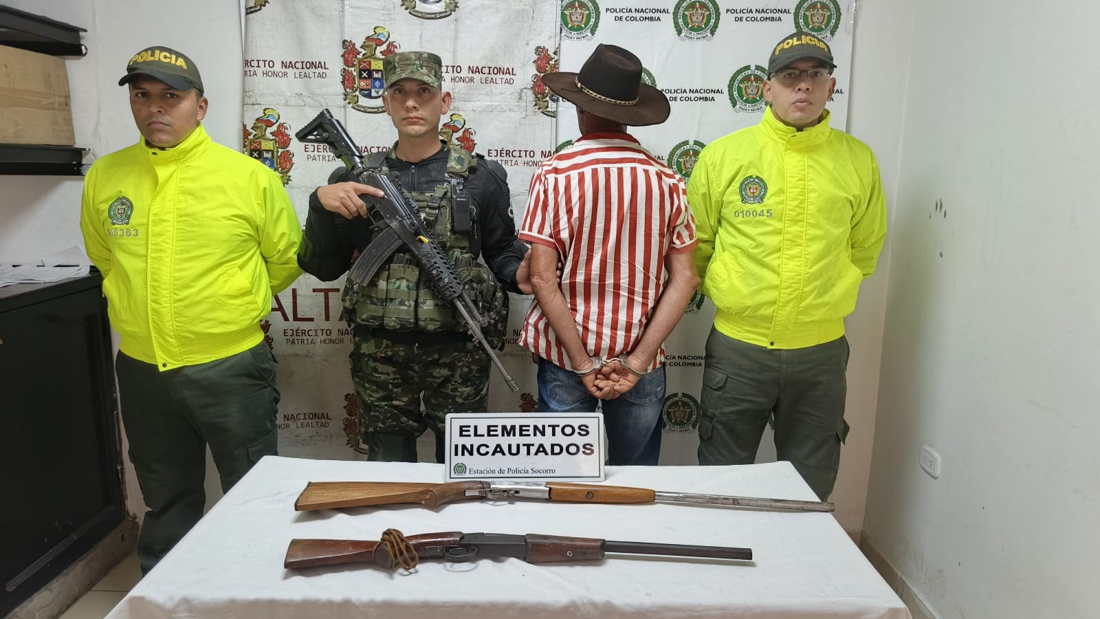 Cae presunto intimidante rural en Santander: guardaba escopetas y decenas de cartuchos