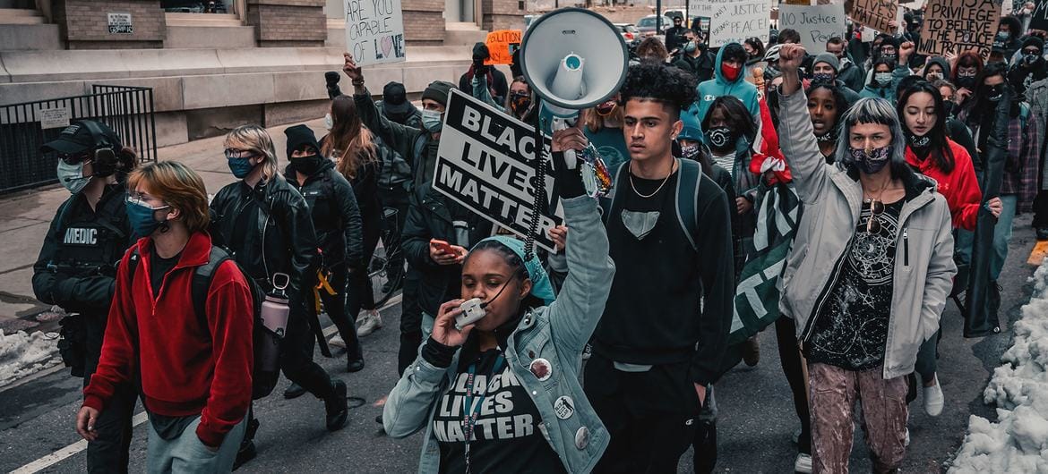 Nueva York avala ley contra discursos de odio en redes sociales
