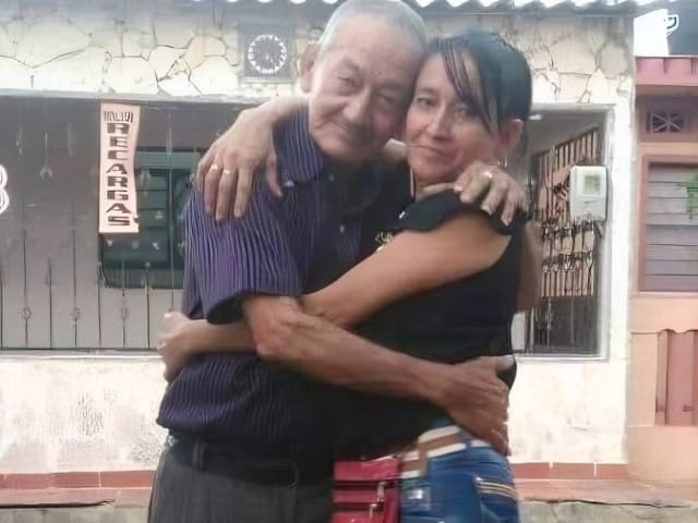 “No quiero abandonarla”: hijo de mujer con trastorno bipolar pide ayuda ante el riesgo de quedar en la calle
