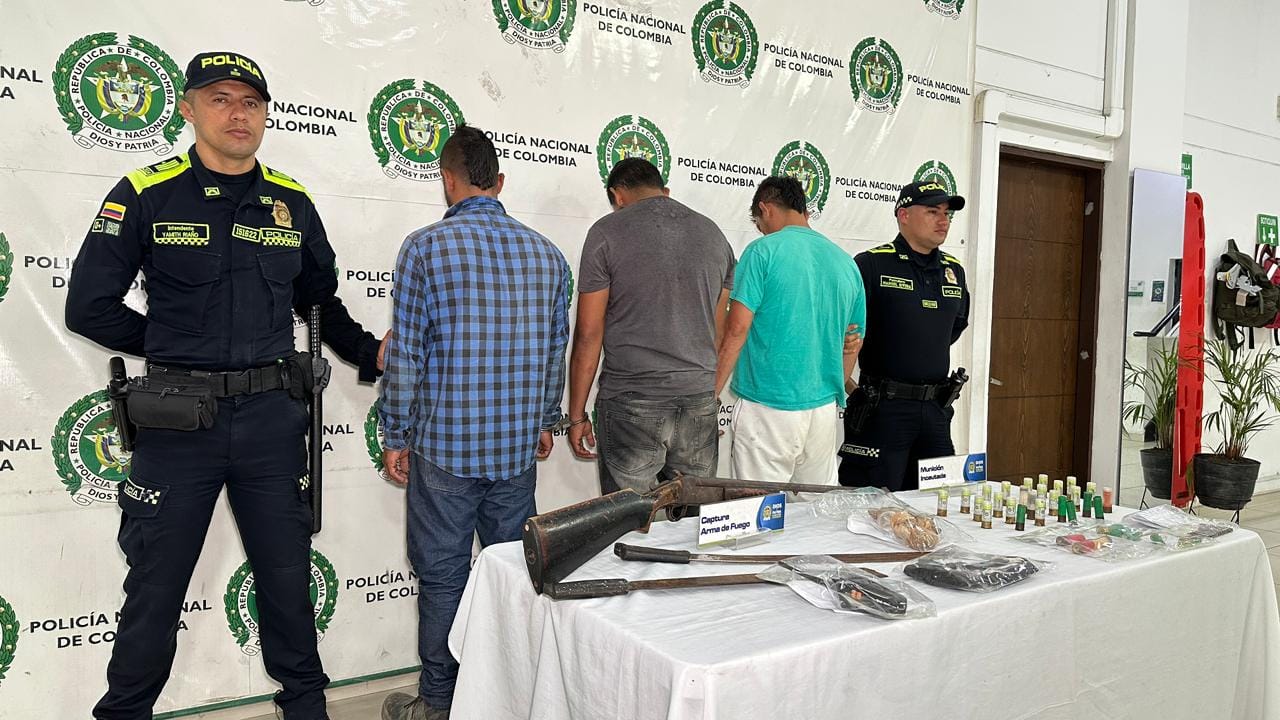 Con escopeta, machetes y un supuesto explosivo amenazaban a una mujer en Girón