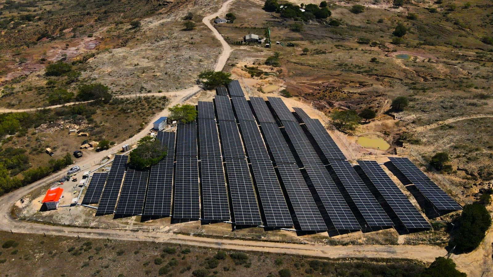 Consumir energía solar sin comprar paneles solares si es posible. Le contamos cómo y por qué es mucho más barato