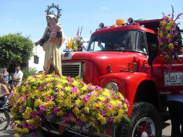 La Virgen que nunca viaja sola y la fe que acompaña el volante a los colombianos