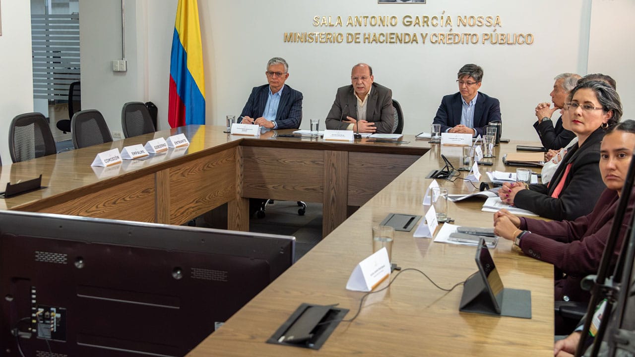Desempleo de 8,1%, inflación de 5,8 % y menor deuda: las cifras del gobierno saliente